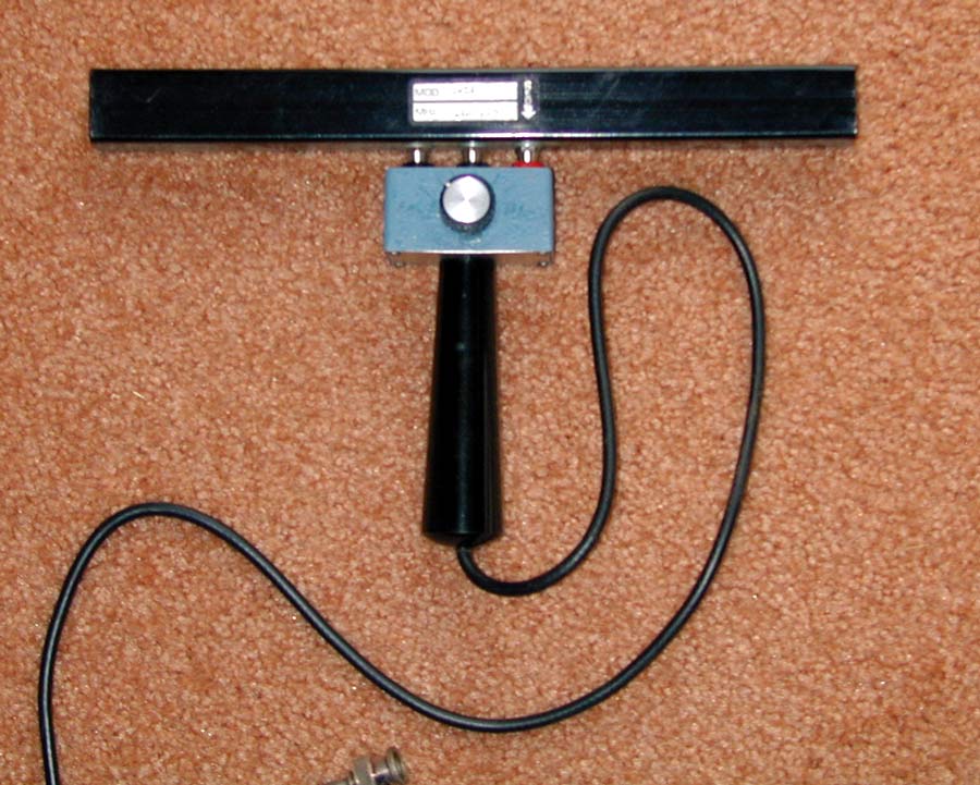 Low frequency noise loactaing rod antenna